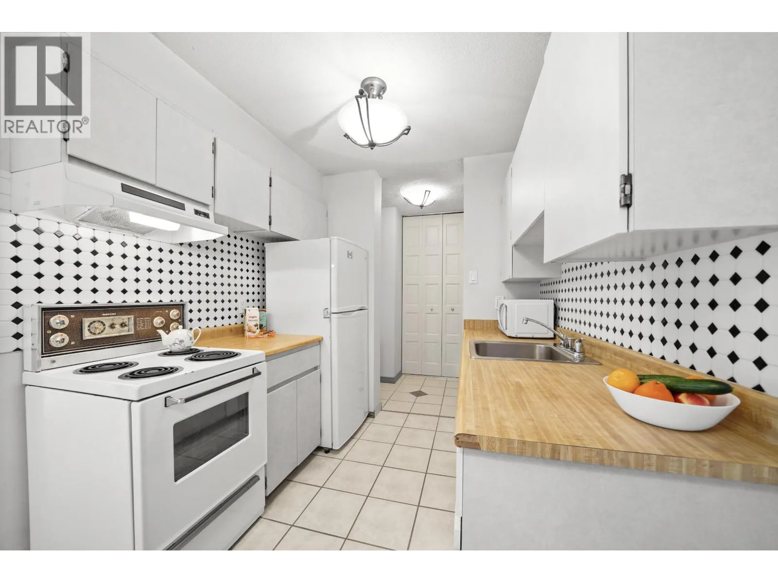 1006 2016 FULLERTON AVENUE