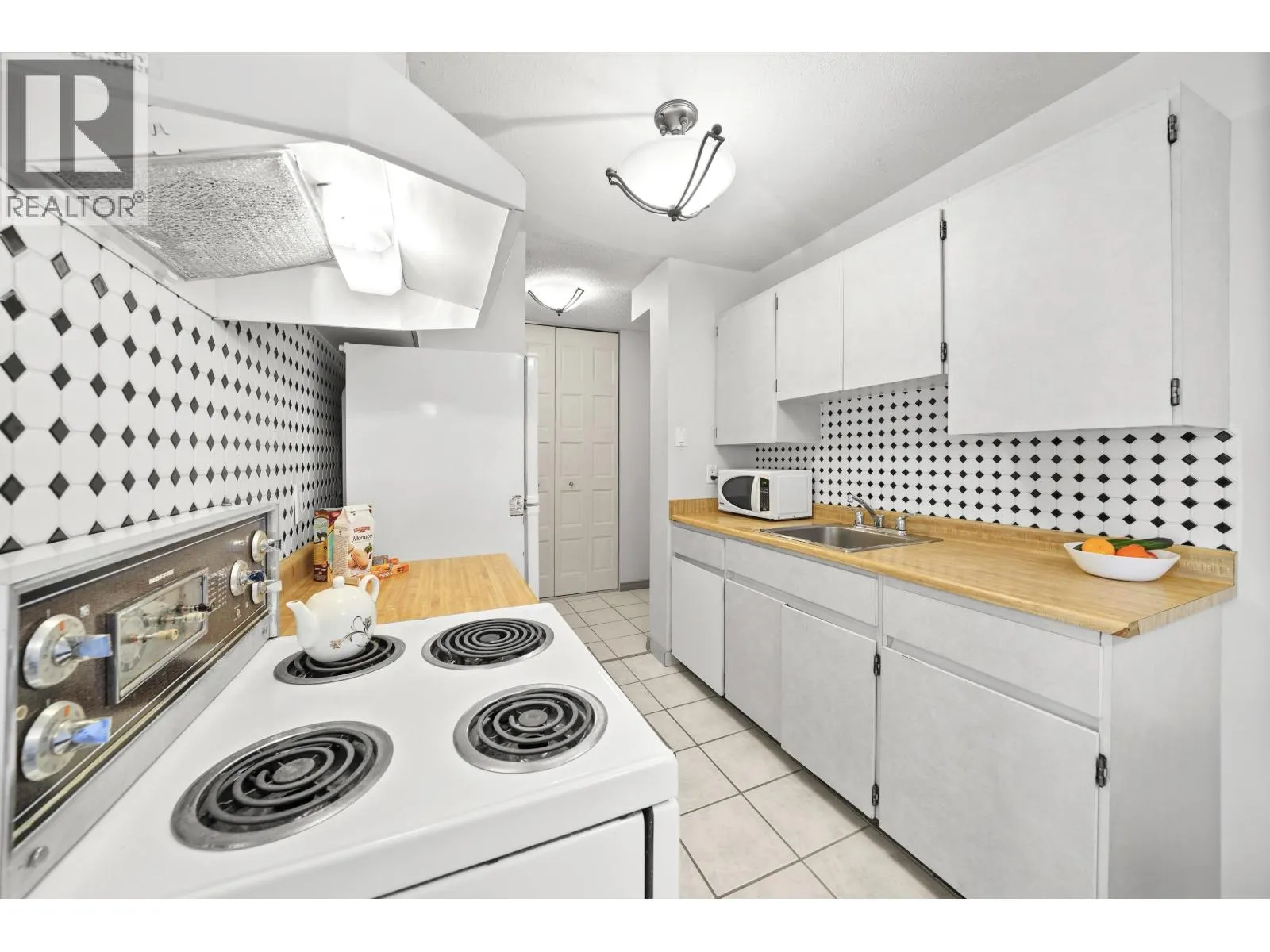 1006 2016 FULLERTON AVENUE