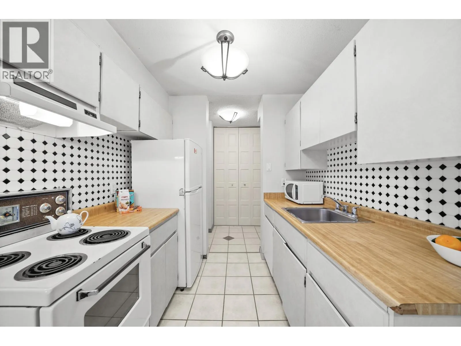 1006 2016 FULLERTON AVENUE