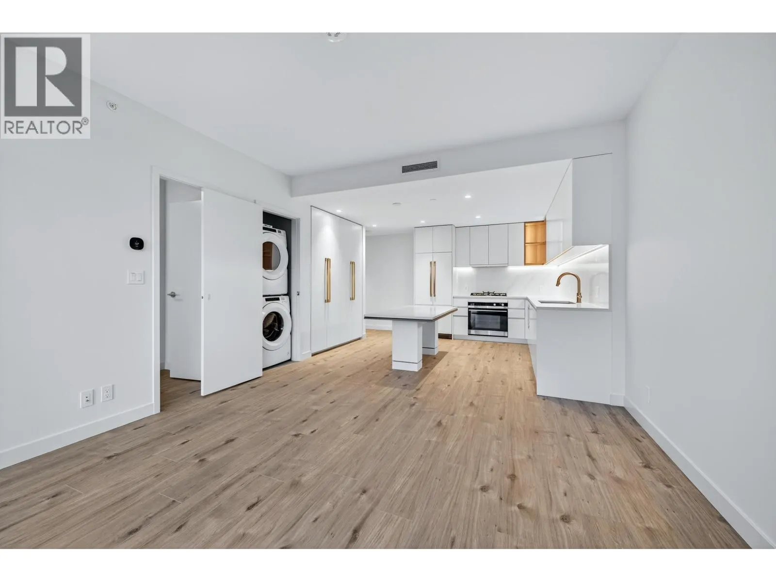 2101 720 FARROW STREET