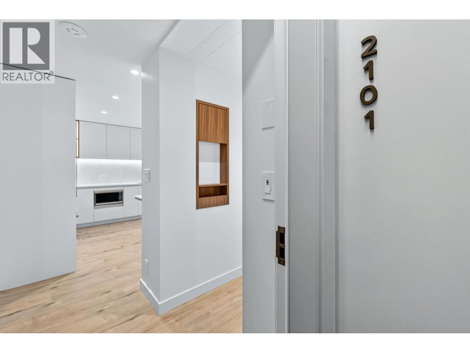 2101 720 FARROW STREET