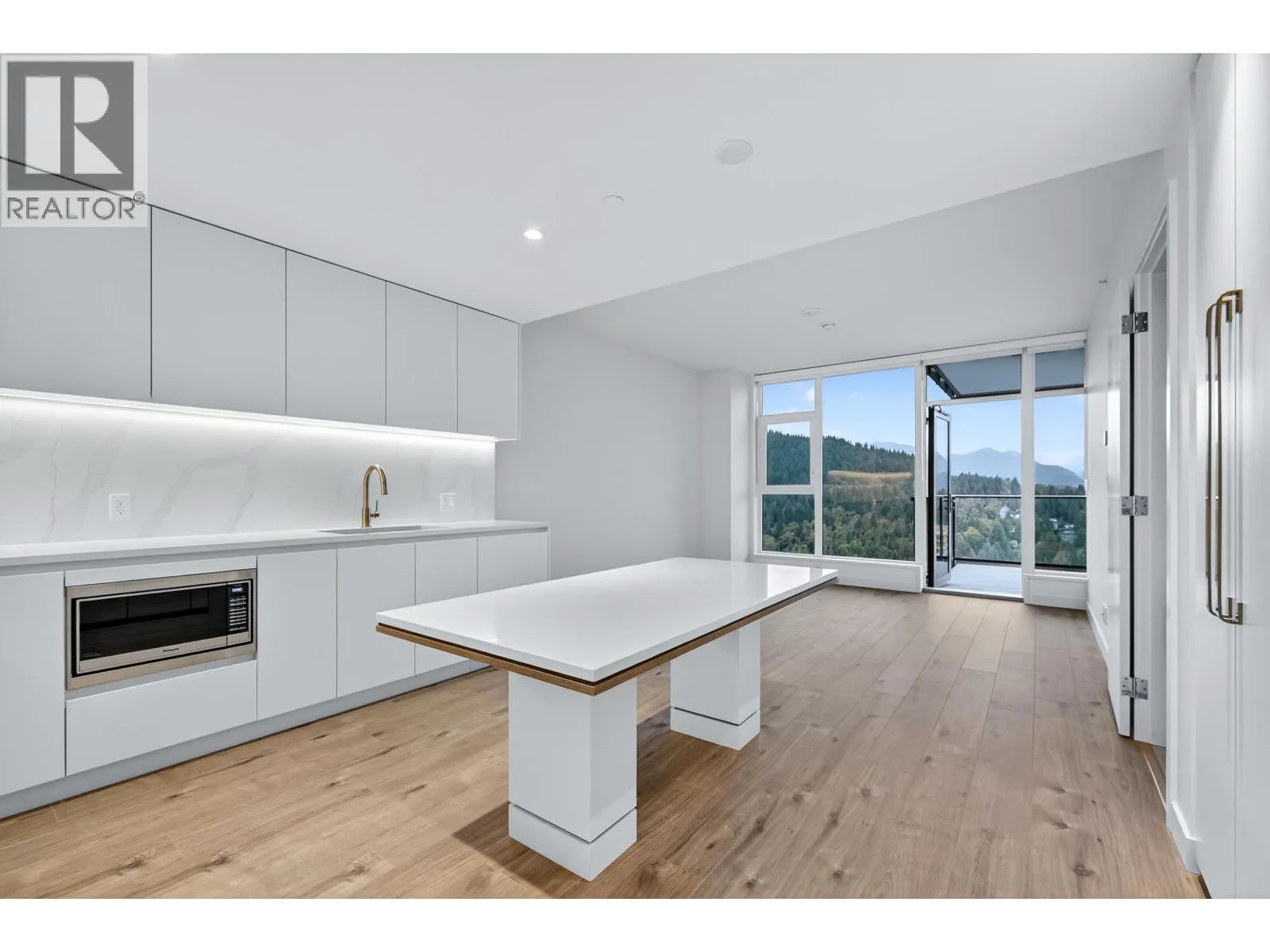 2101 720 FARROW STREET