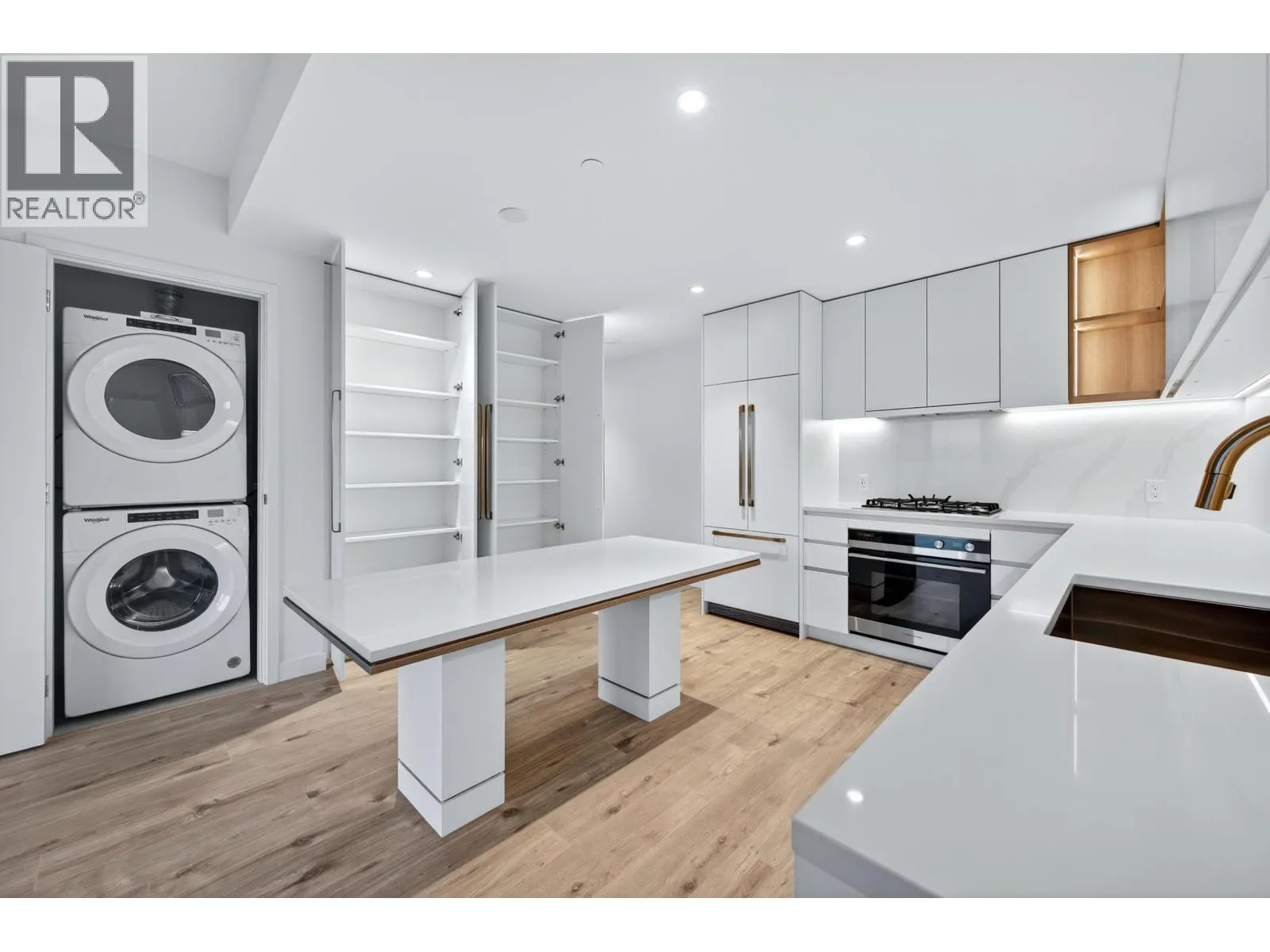 2101 720 FARROW STREET