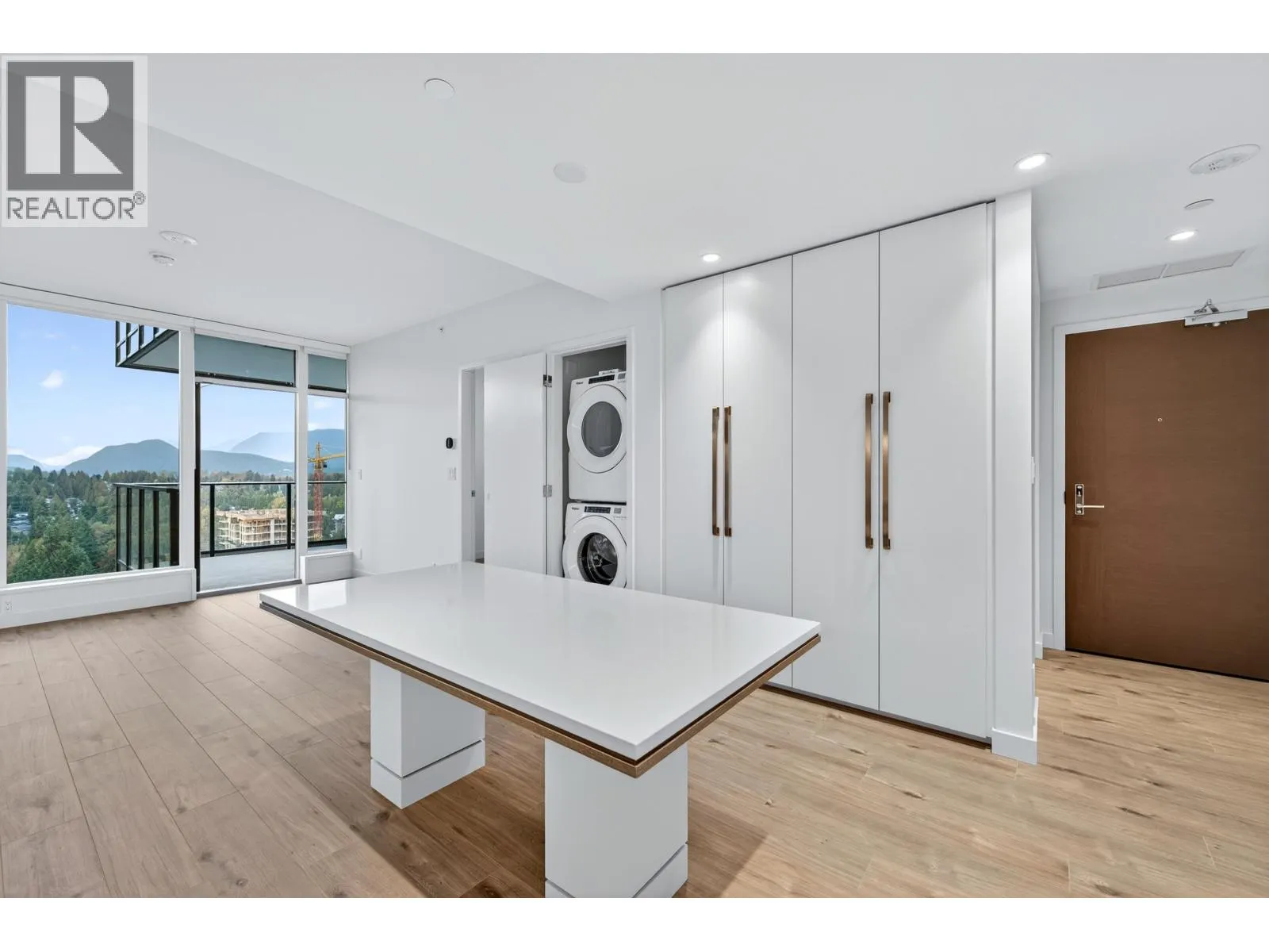 2101 720 FARROW STREET