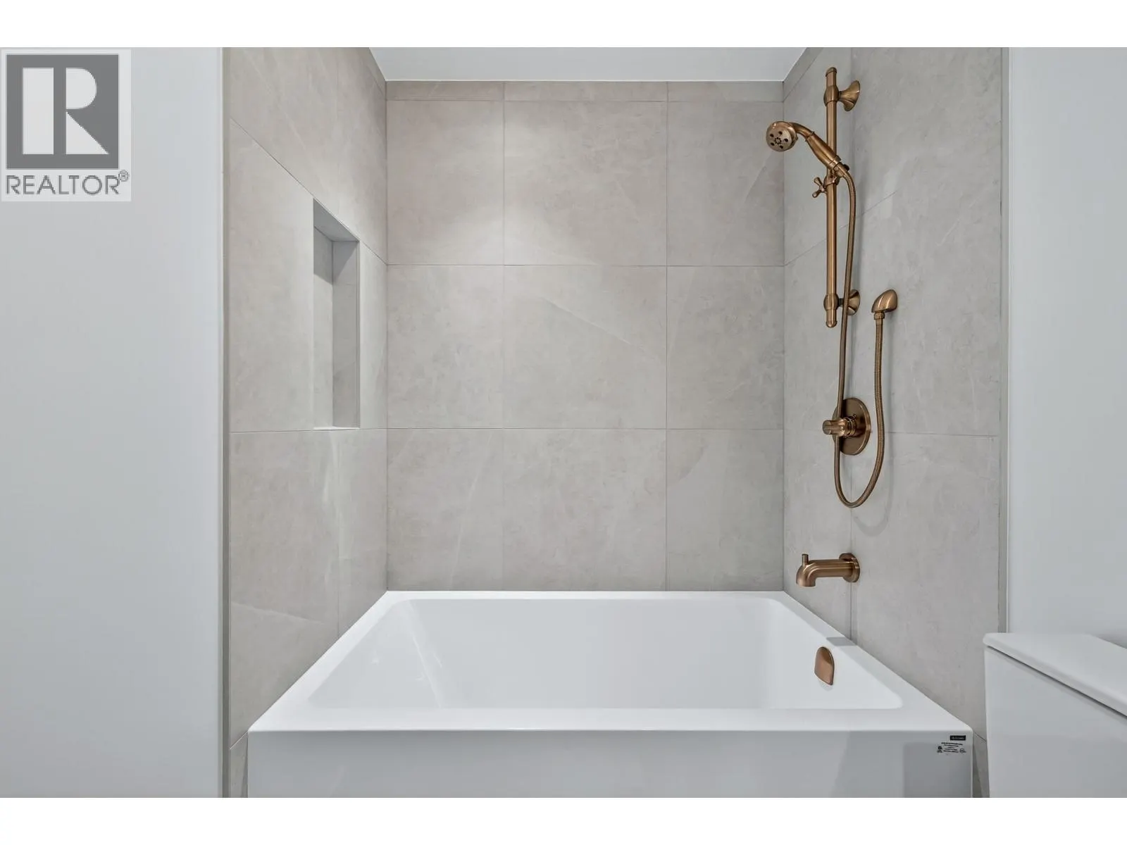 2101 720 FARROW STREET