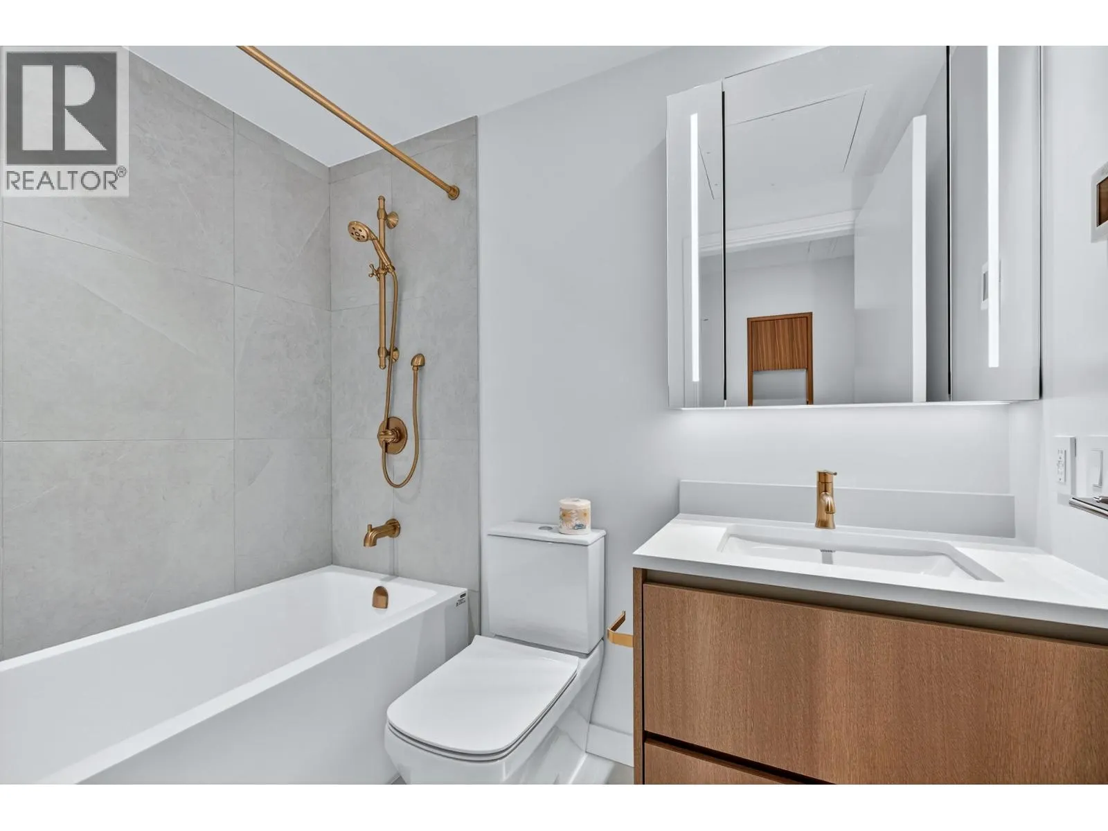 2101 720 FARROW STREET