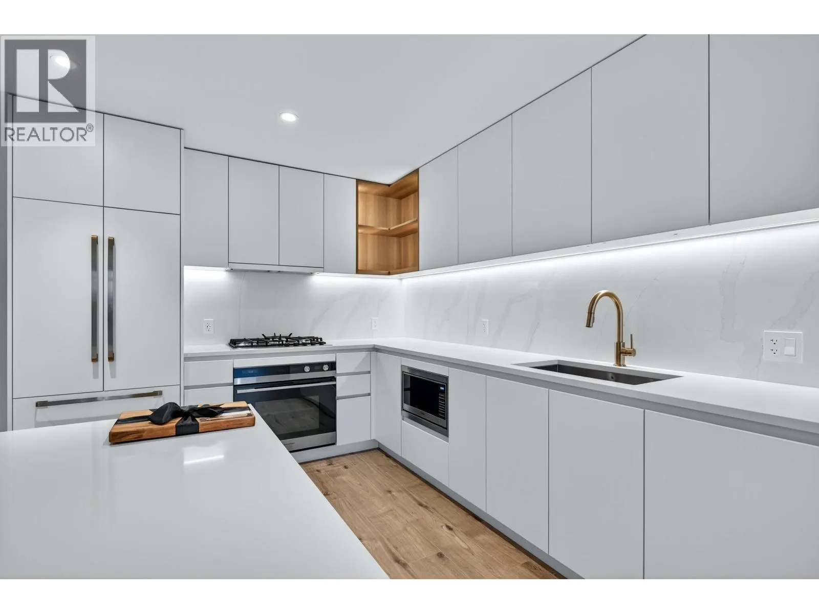 2101 720 FARROW STREET