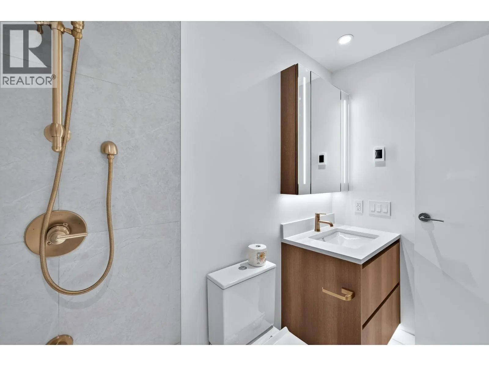 2101 720 FARROW STREET