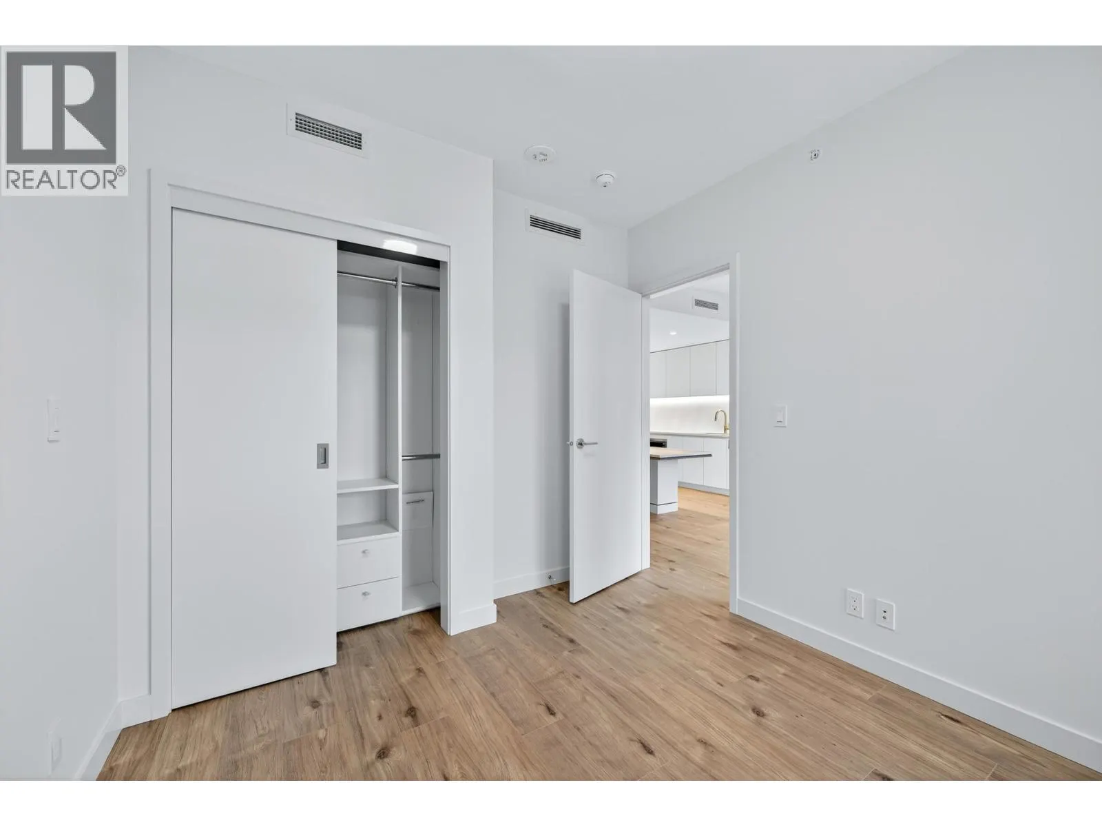 2101 720 FARROW STREET