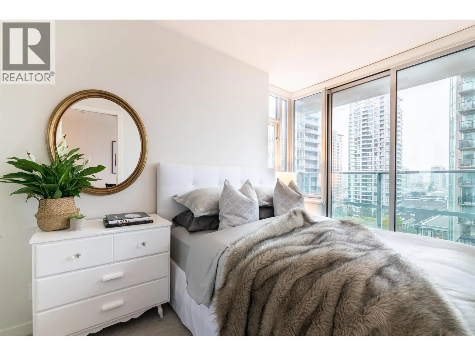 907 833 HOMER STREET