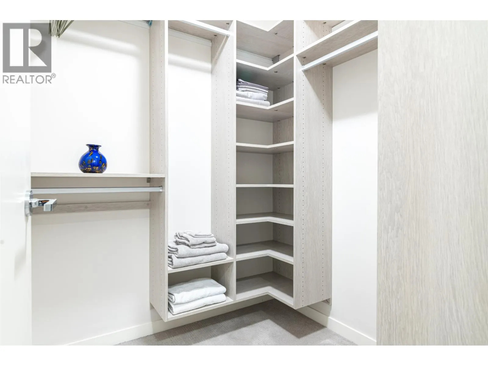 907 833 HOMER STREET