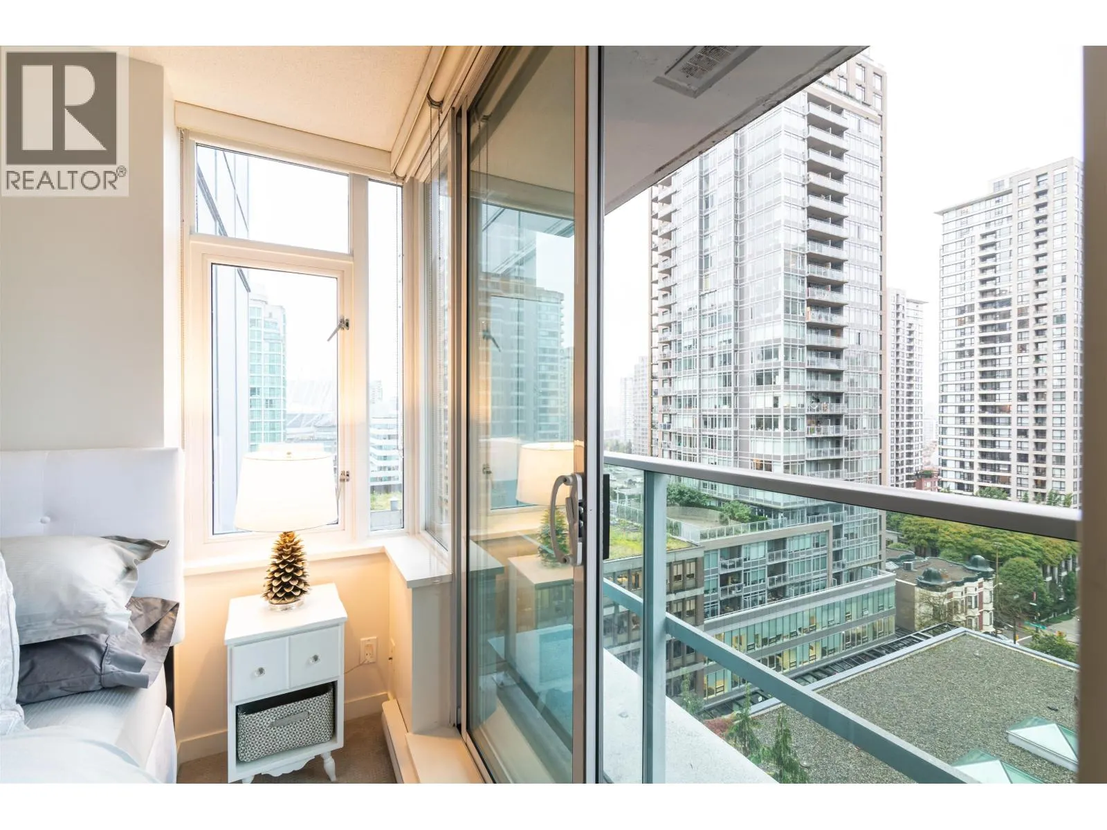 907 833 HOMER STREET