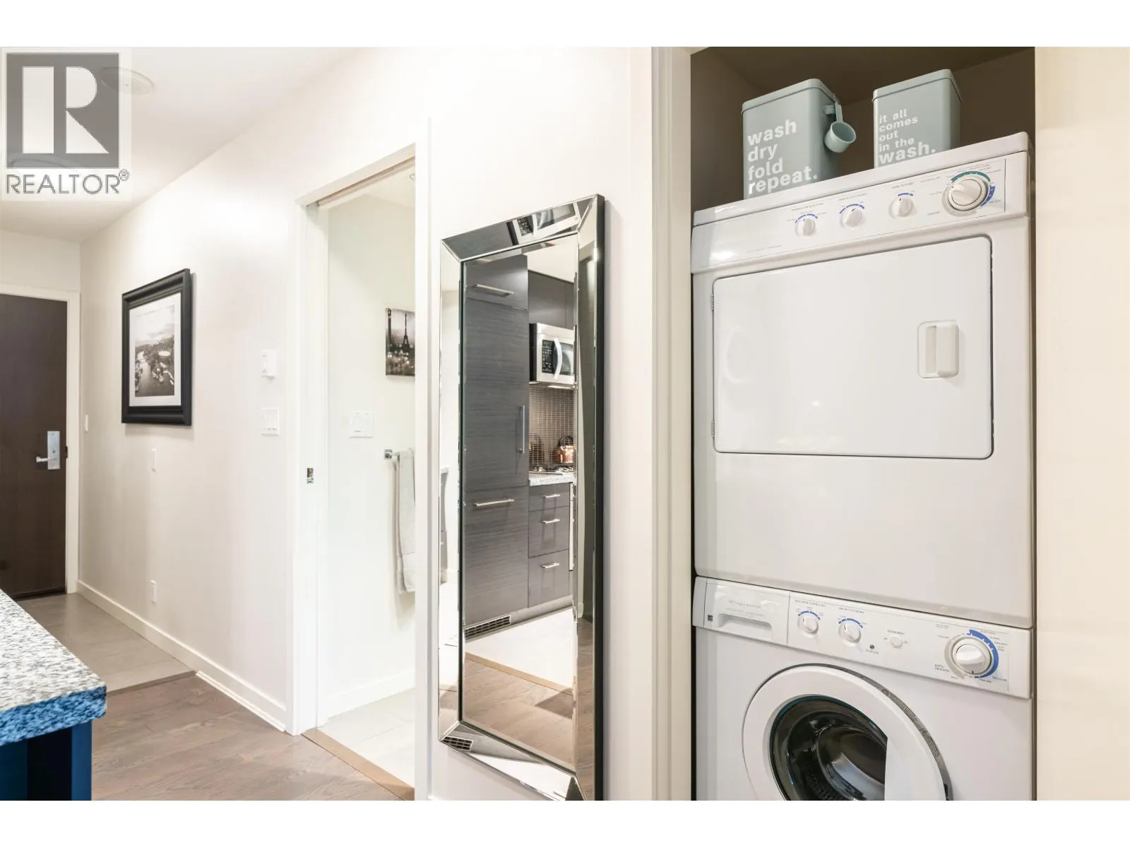 907 833 HOMER STREET