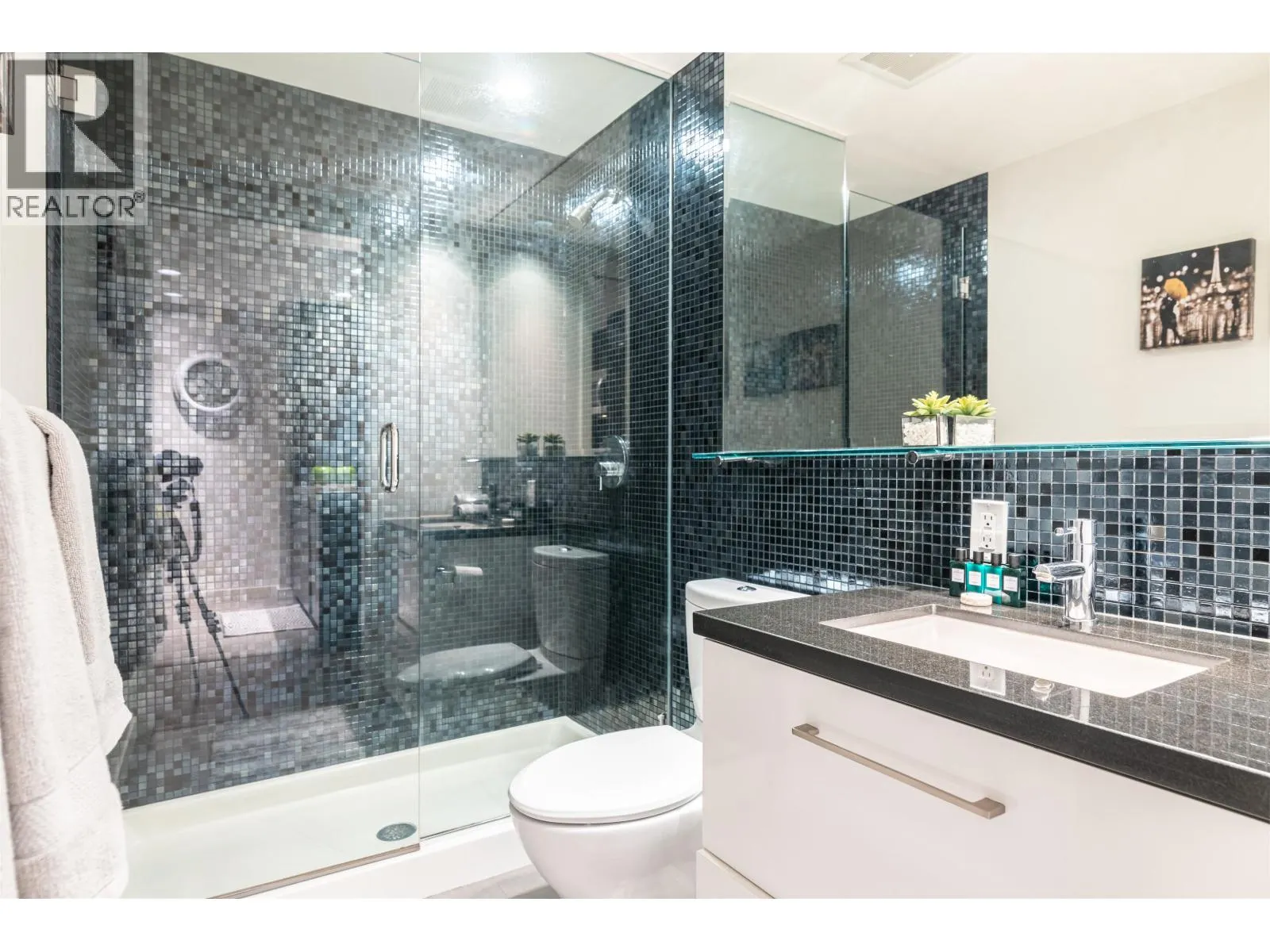 907 833 HOMER STREET