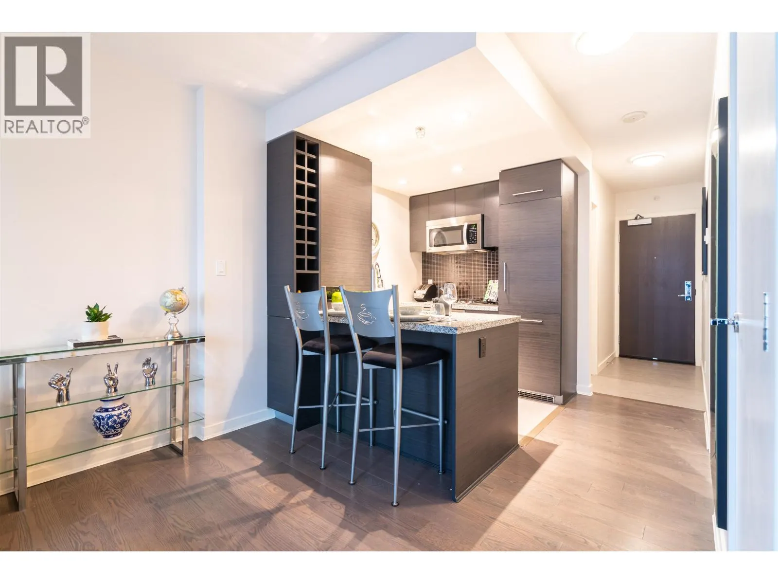 907 833 HOMER STREET