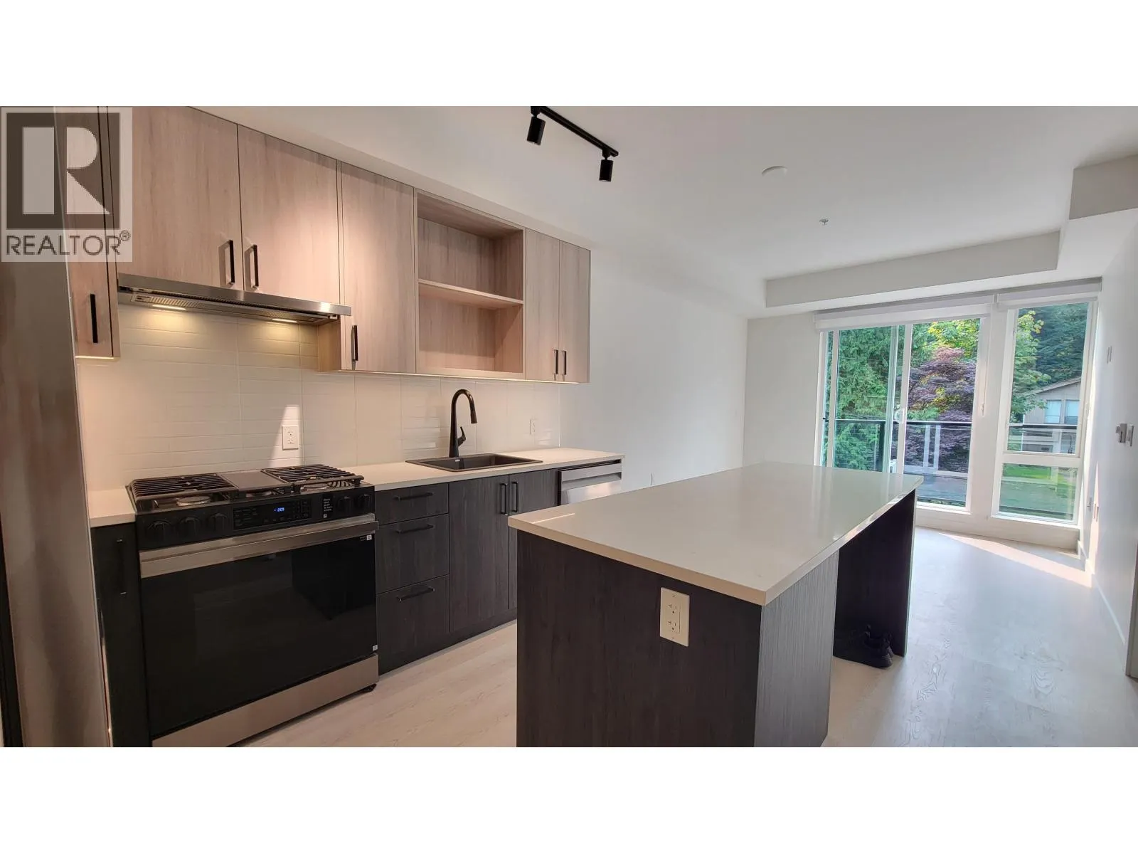 315 2002 GEORGE STREET