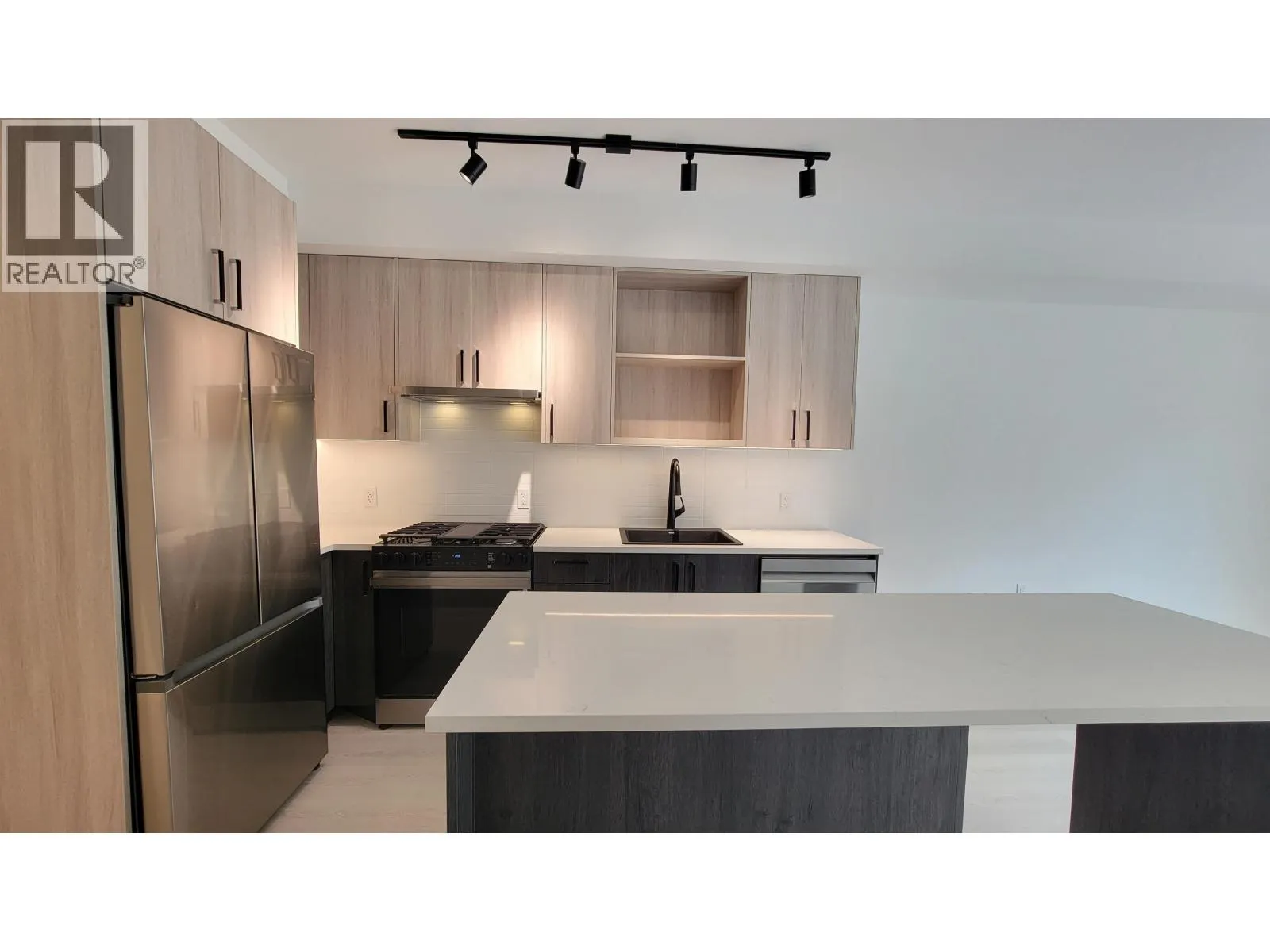 315 2002 GEORGE STREET