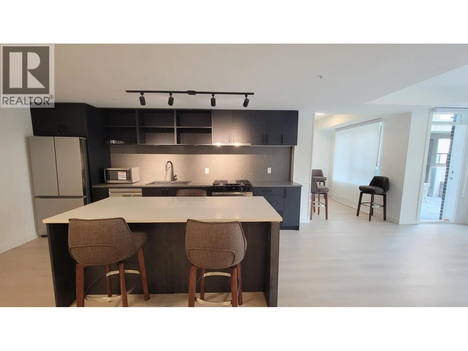 315 2002 GEORGE STREET