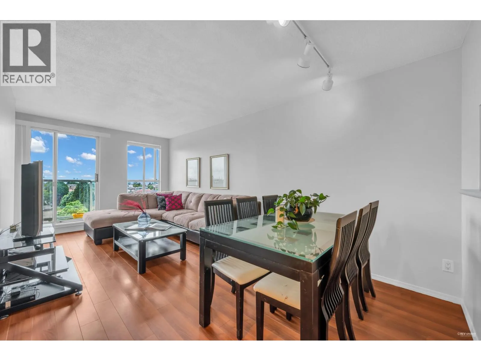 1007 3489 ASCOT PLACE