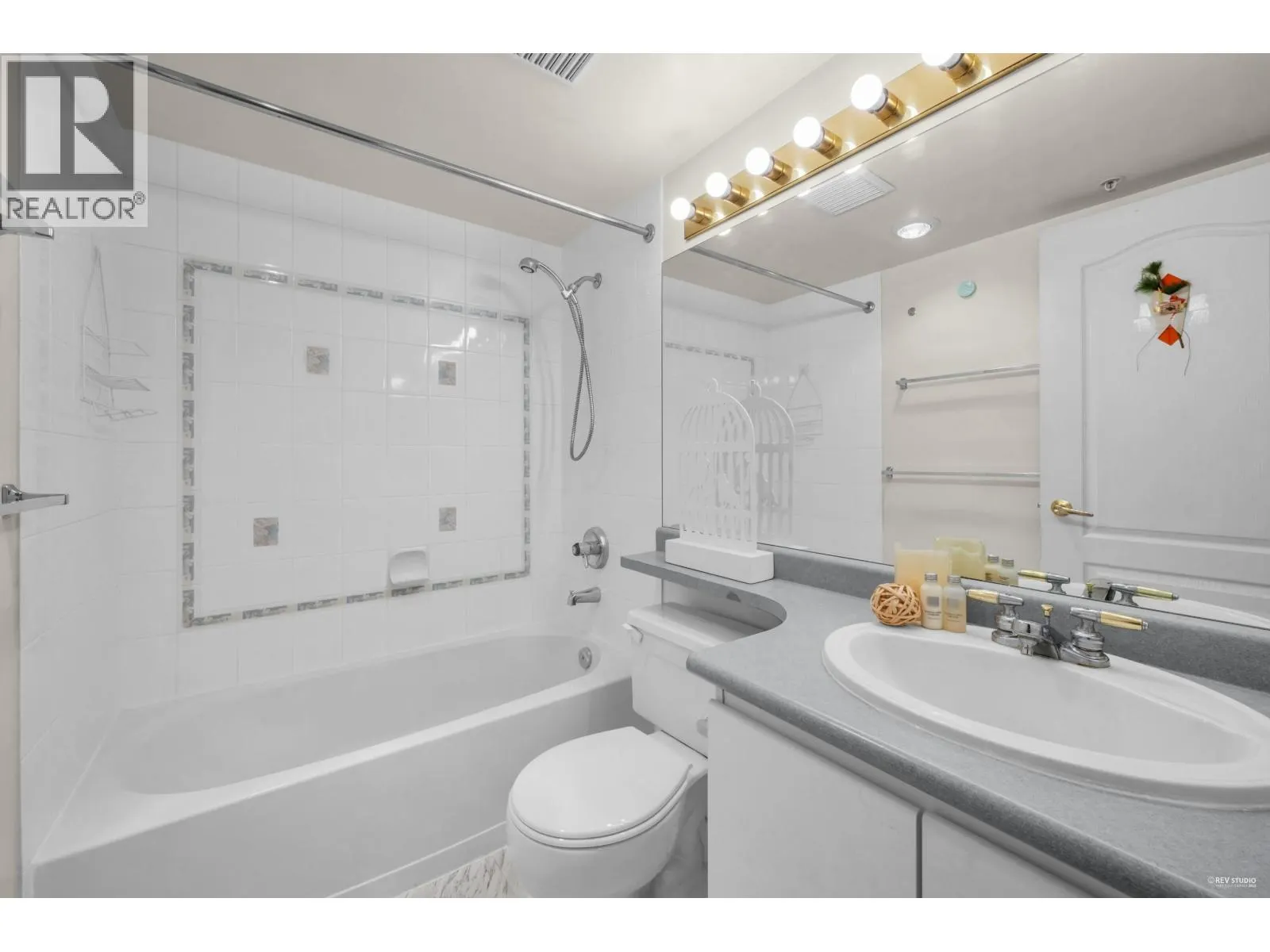 1007 3489 ASCOT PLACE