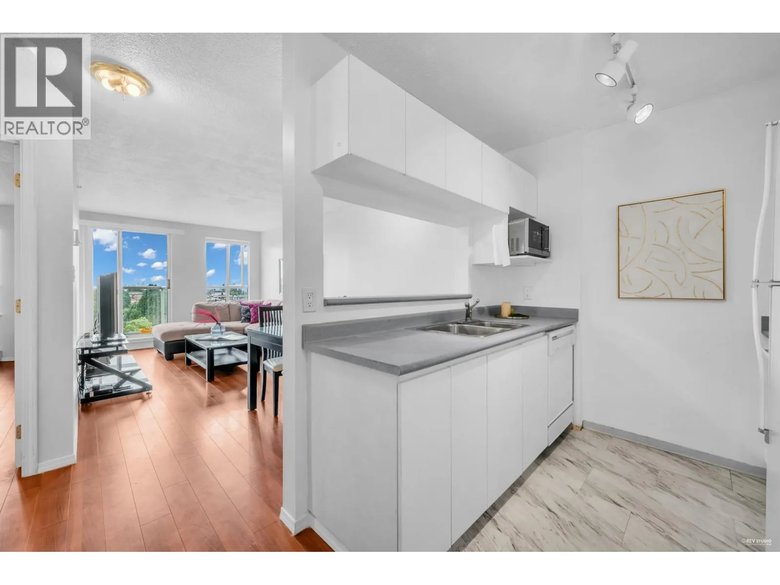 1007 3489 ASCOT PLACE