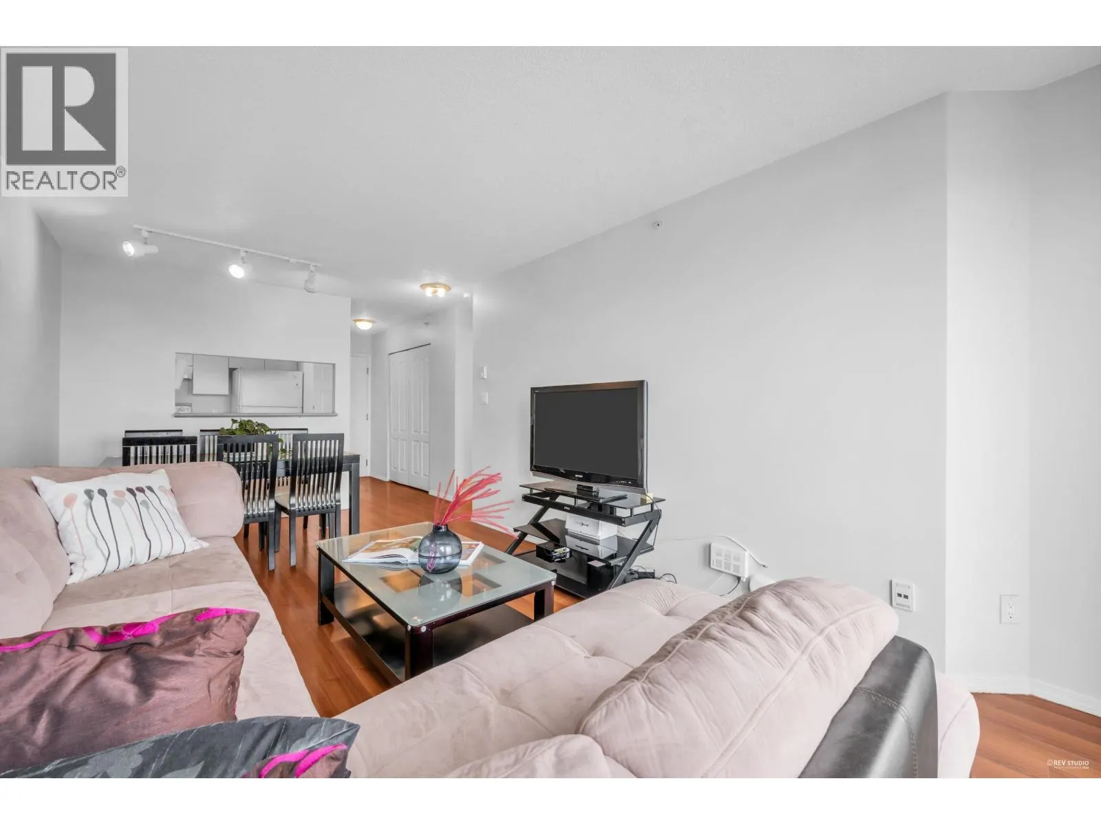 1007 3489 ASCOT PLACE