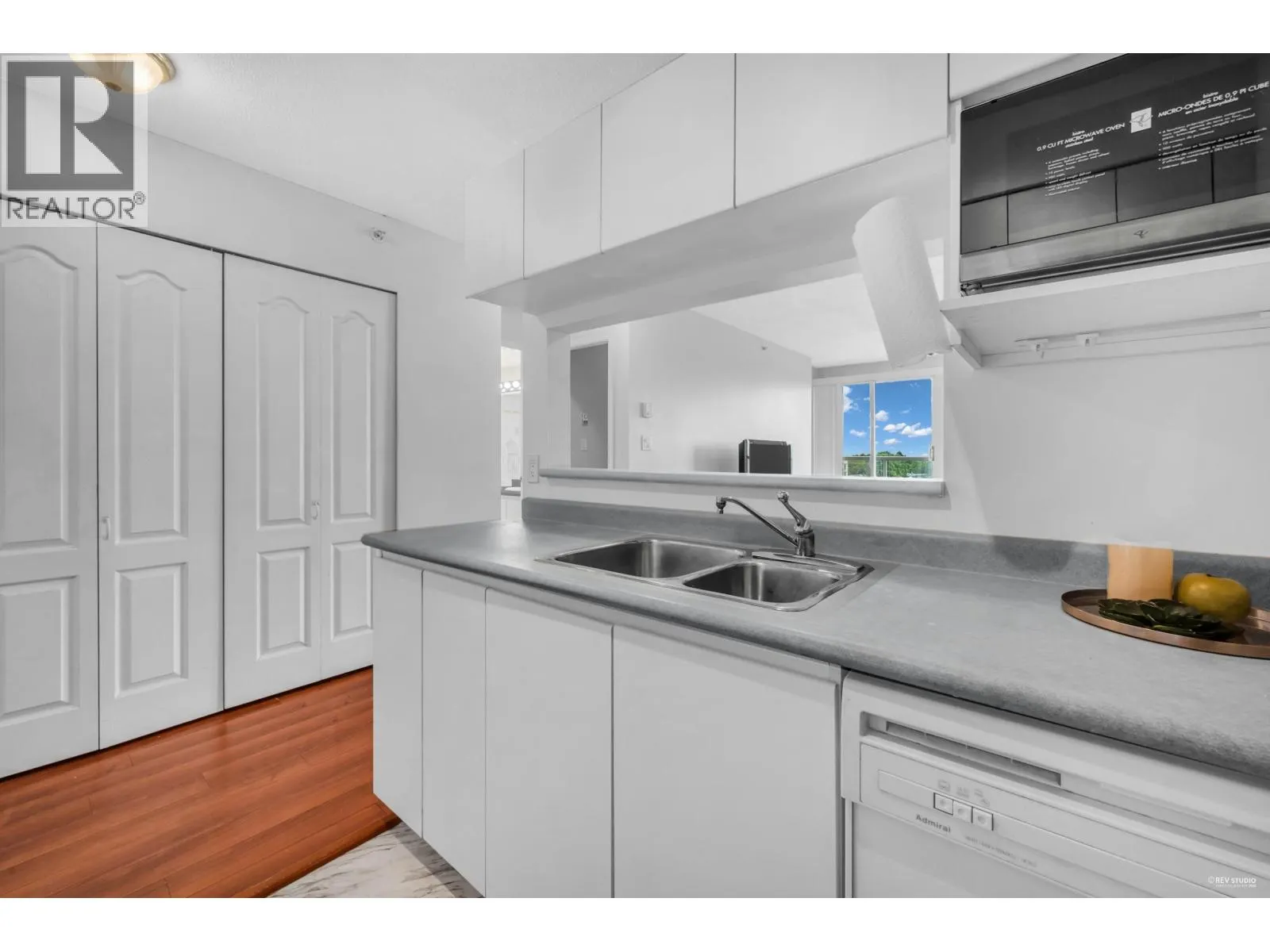 1007 3489 ASCOT PLACE