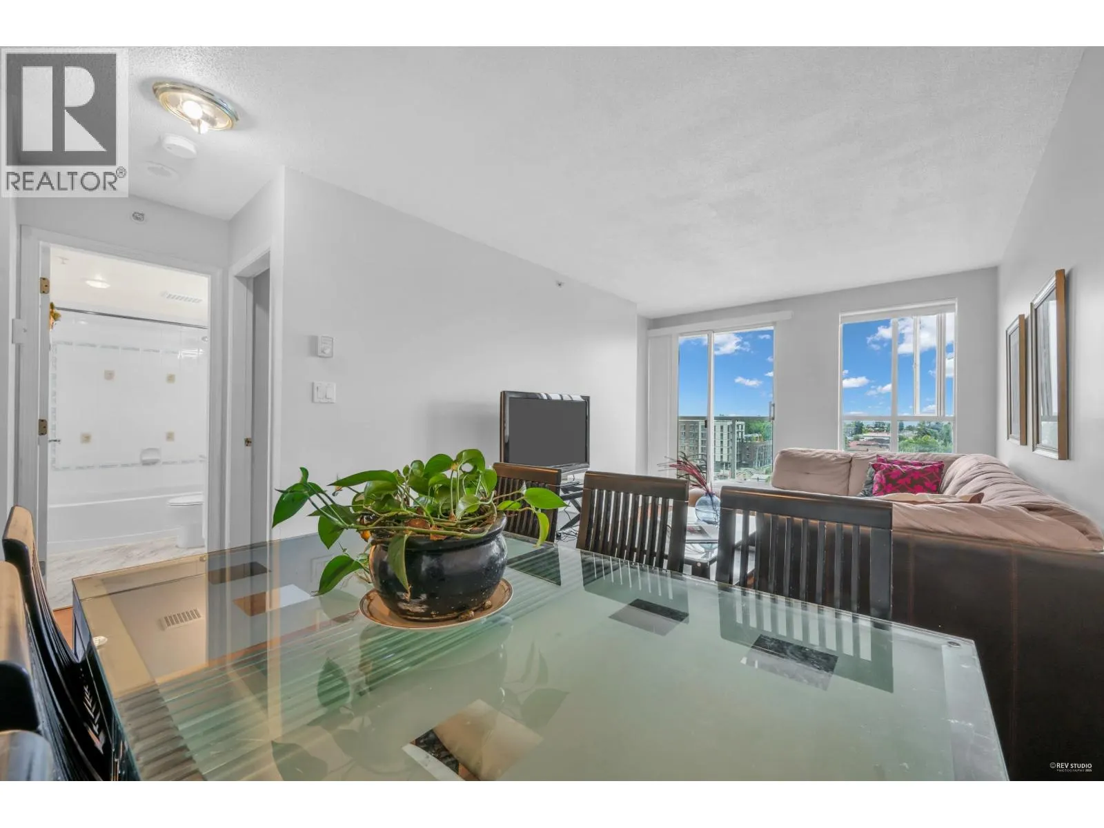 1007 3489 ASCOT PLACE