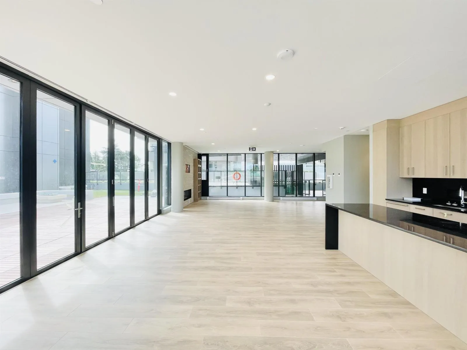 410 1588 JOHNSTON ROAD