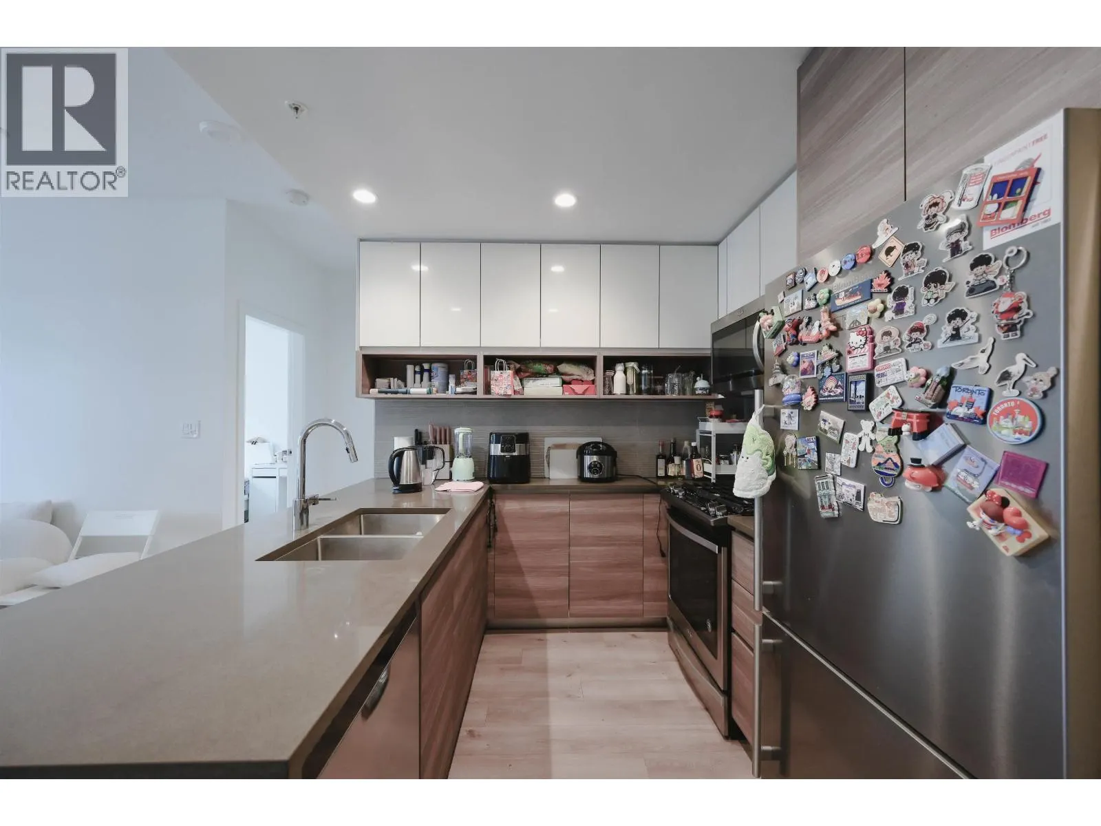 8xx 8850 UNIVERSITY CRESCENT