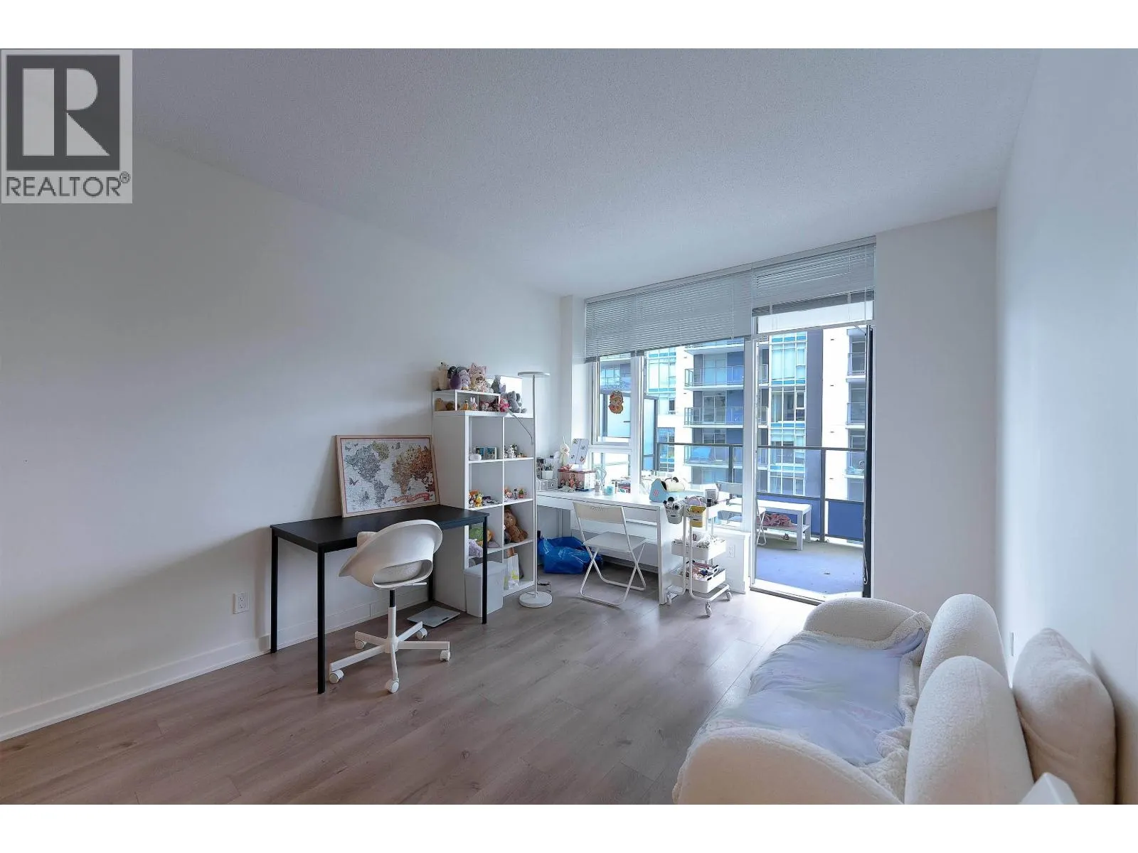 8xx 8850 UNIVERSITY CRESCENT