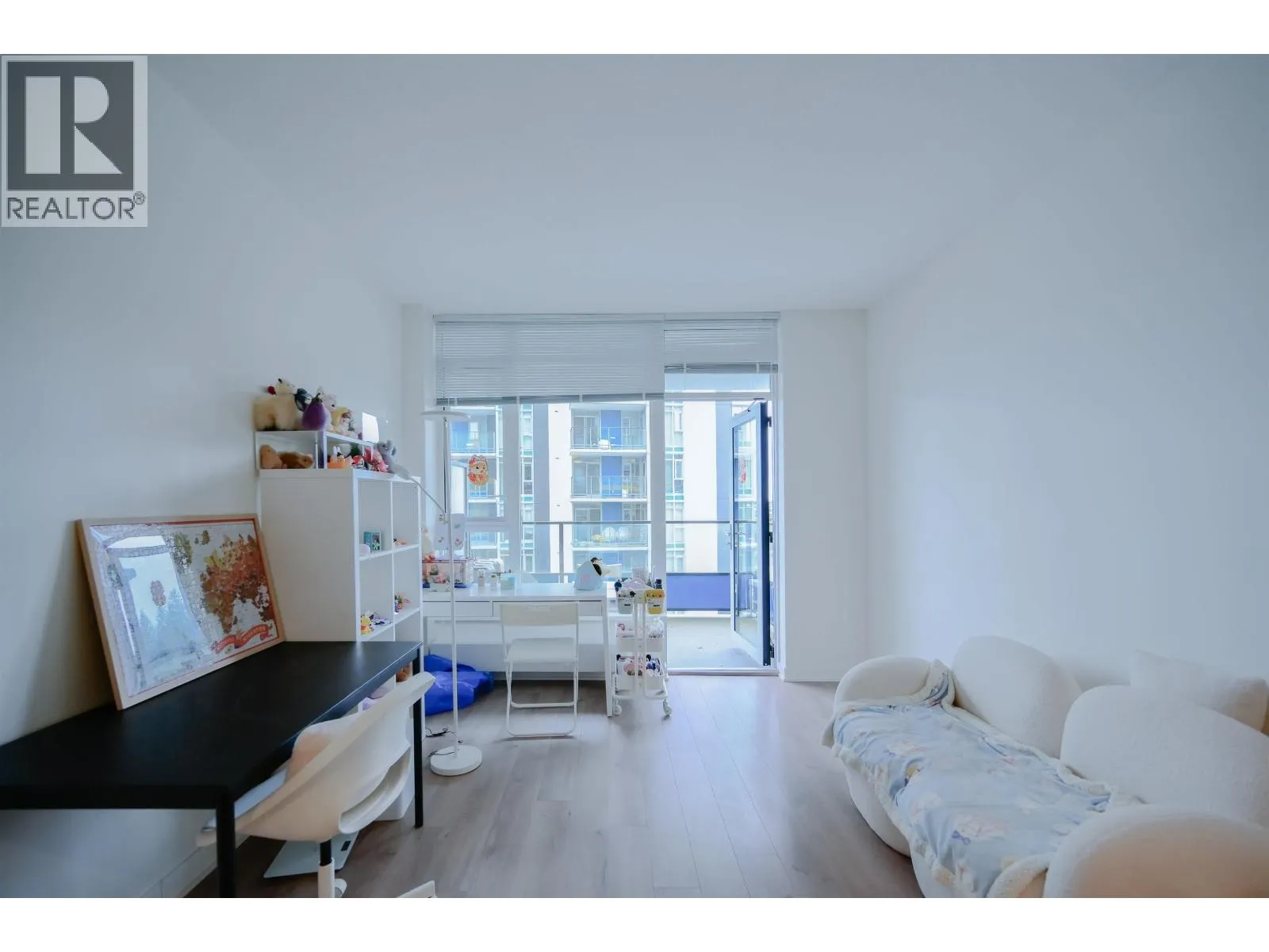 8xx 8850 UNIVERSITY CRESCENT