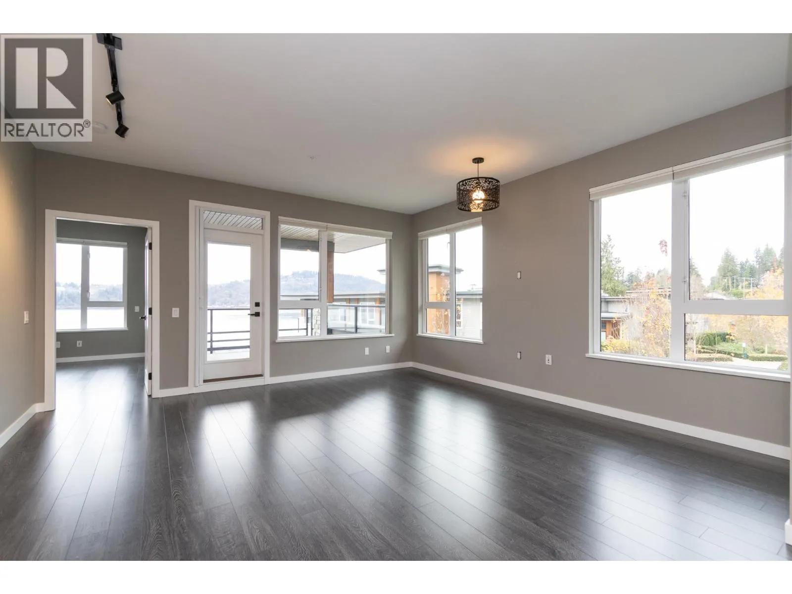 403 3911 CATES LANDING