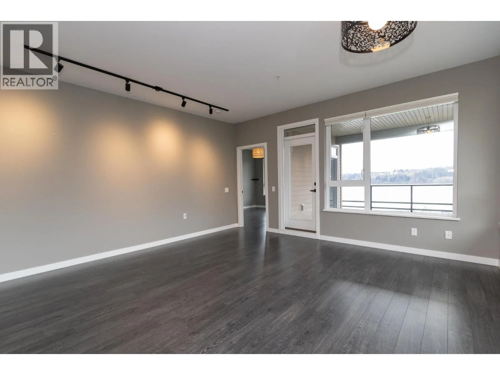 403 3911 CATES LANDING