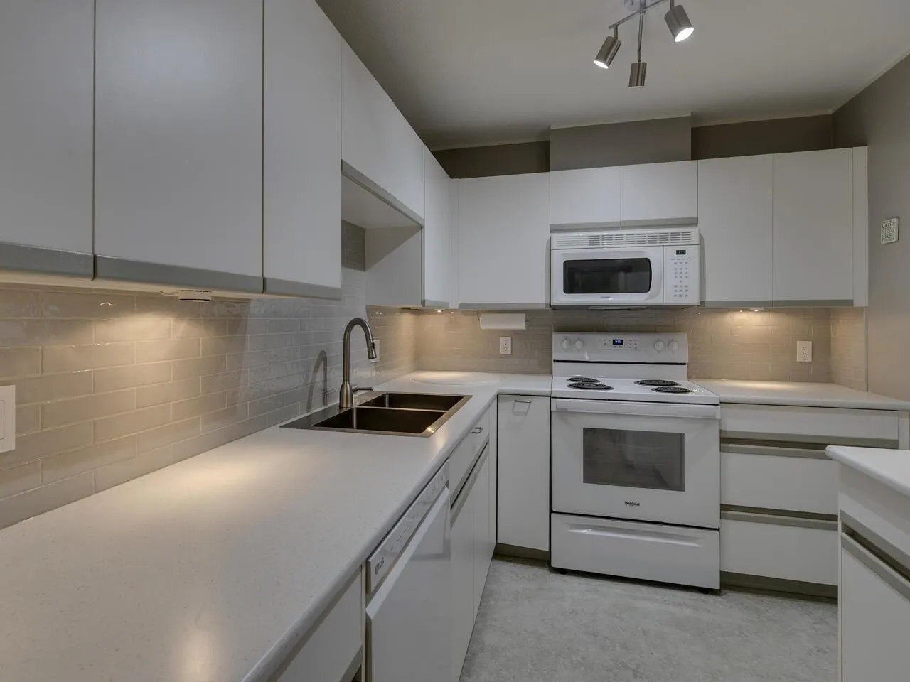 104 33344 2ND STREET