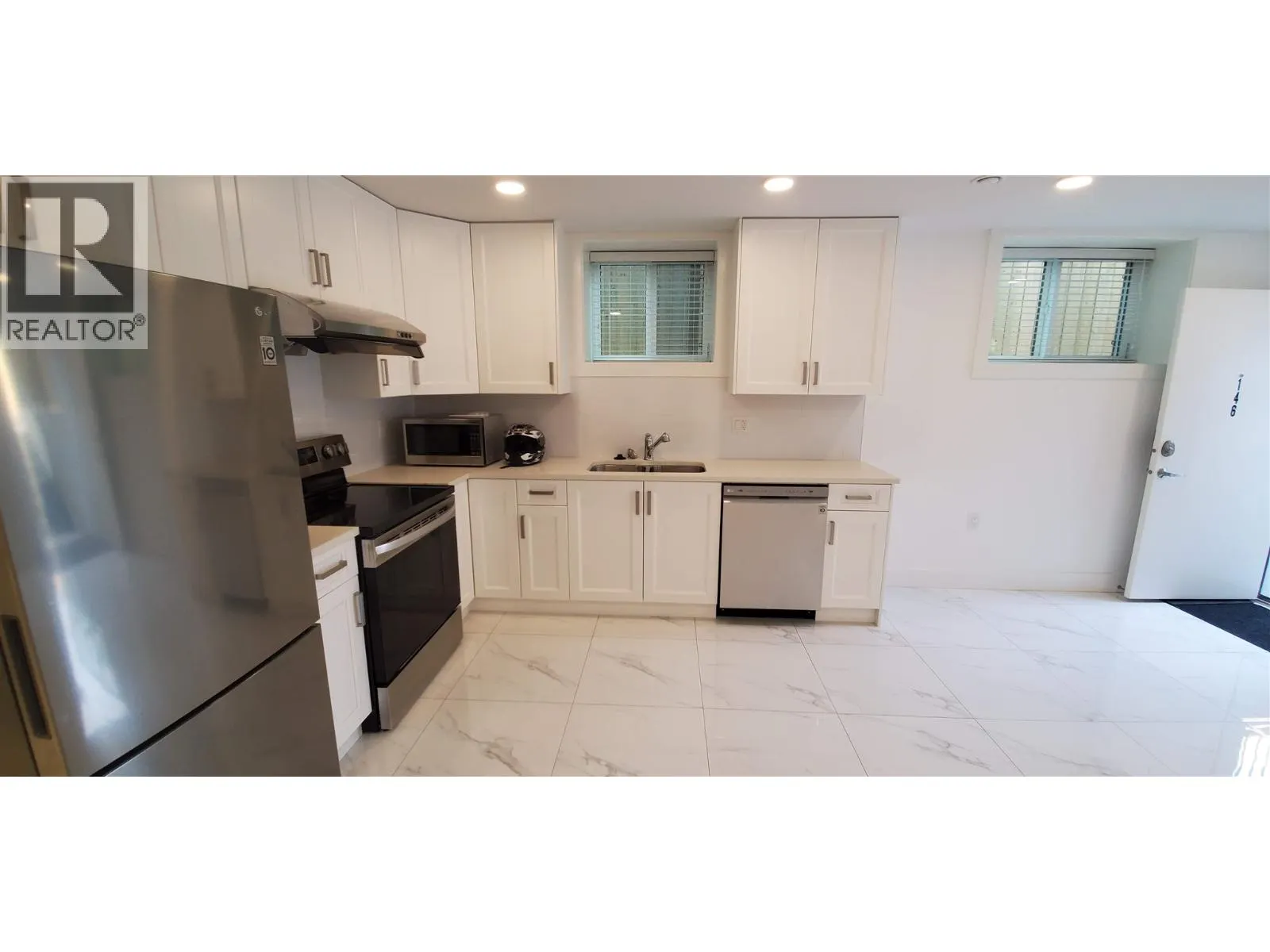 Lower 1XX W 43 AVENUE