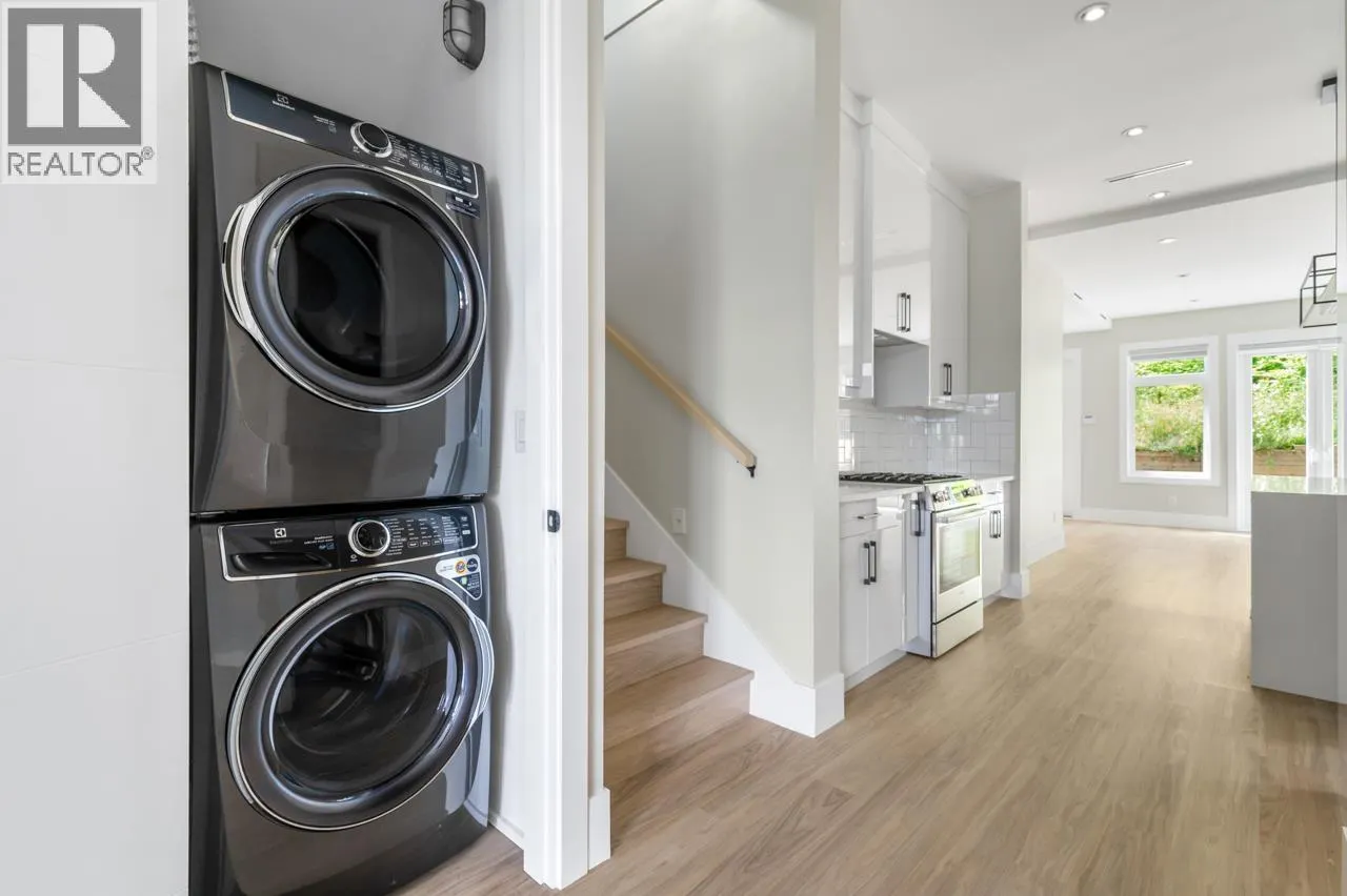 1 4096 NITHSDALE STREET