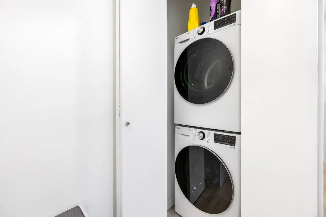 1104 13688 100 AVENUE