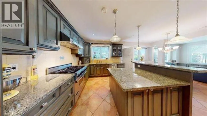 467 W KINGS ROAD
