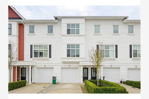 83 27735 ROUNDHOUSE DRIVE