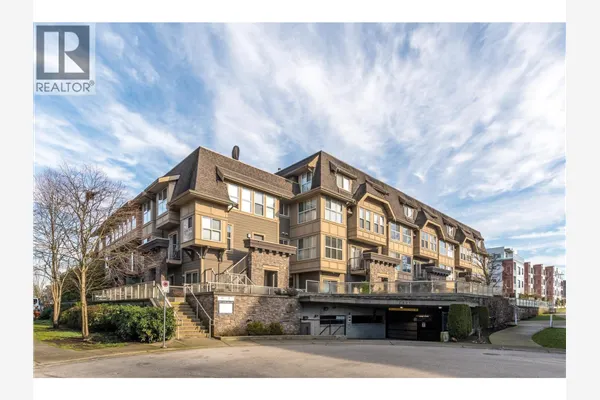 208 2110 ROWLAND STREET