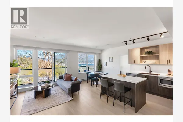 PH 608 2002 ST. GEORGE STREET