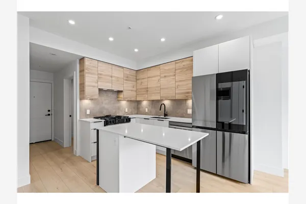 106 30494 CARDINAL AVENUE