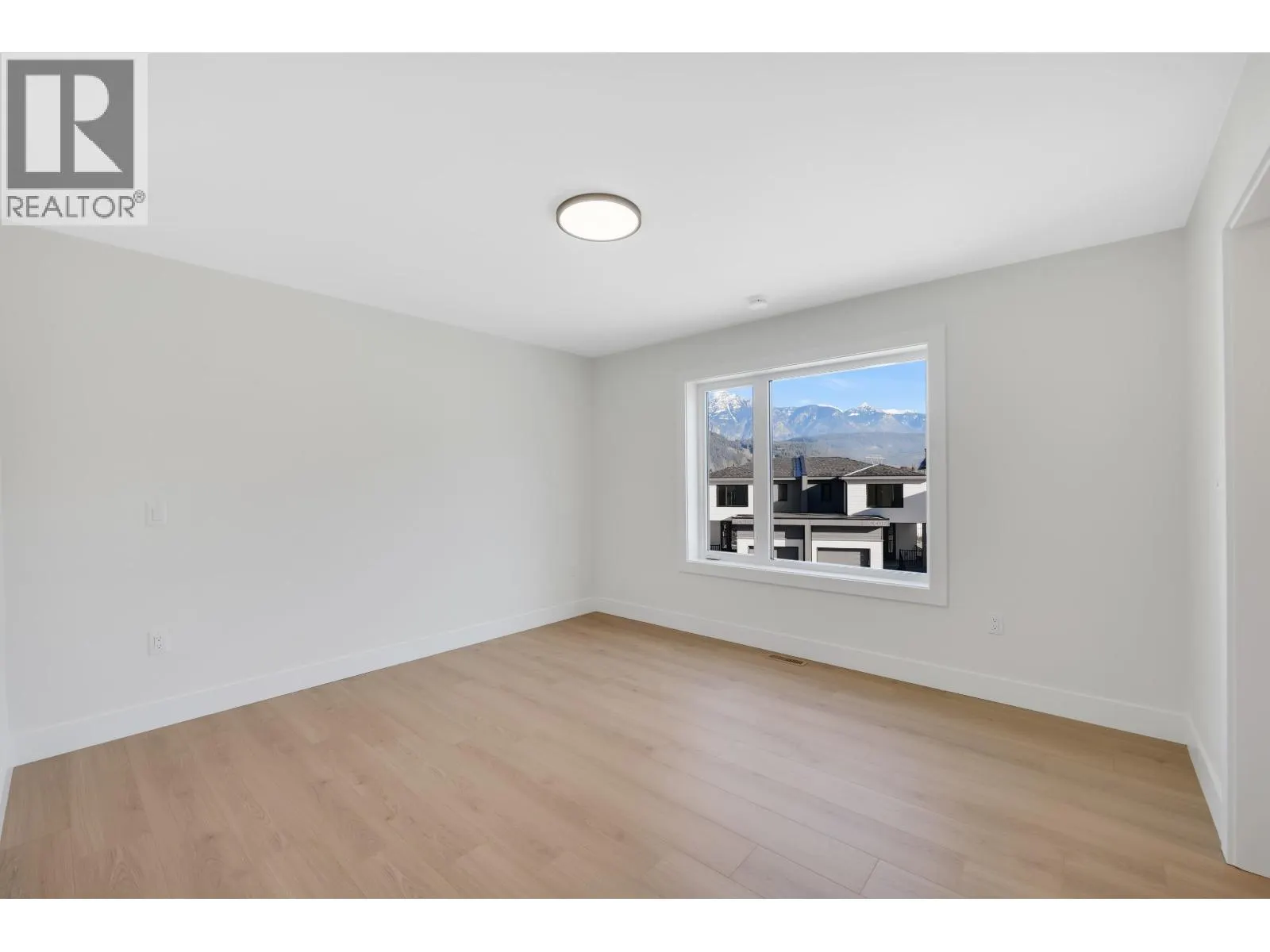 1002 PHARE CRESCENT