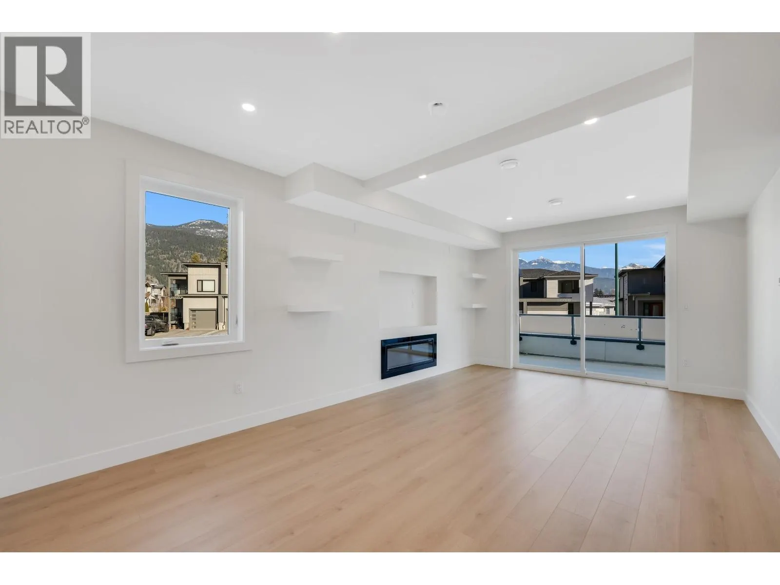 1002 PHARE CRESCENT