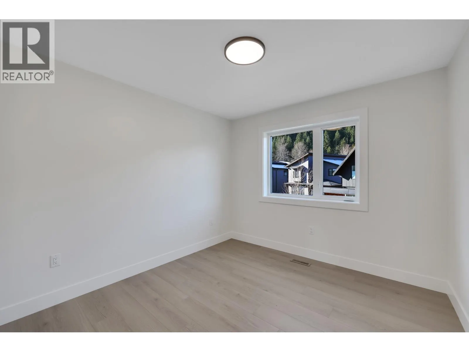1002 PHARE CRESCENT