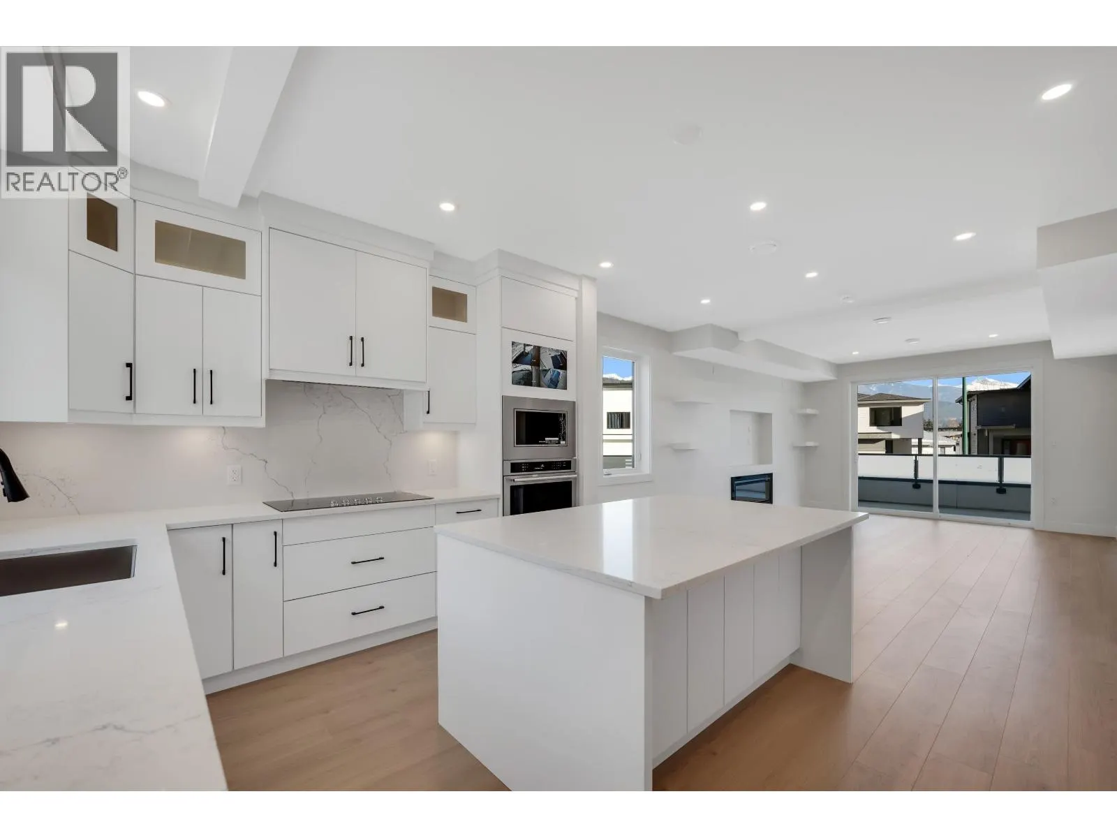 1002 PHARE CRESCENT