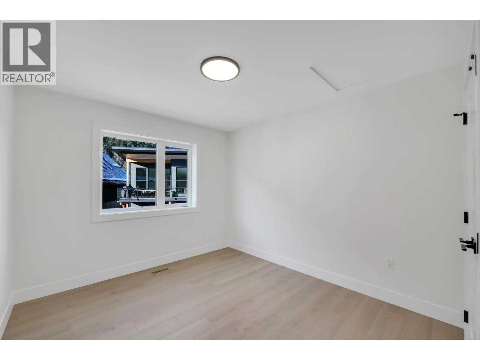1002 PHARE CRESCENT