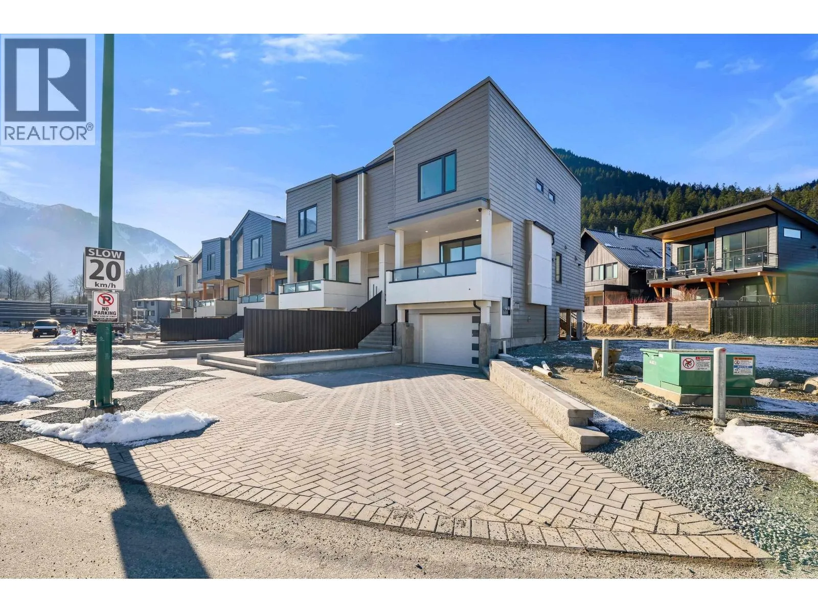 1002 PHARE CRESCENT