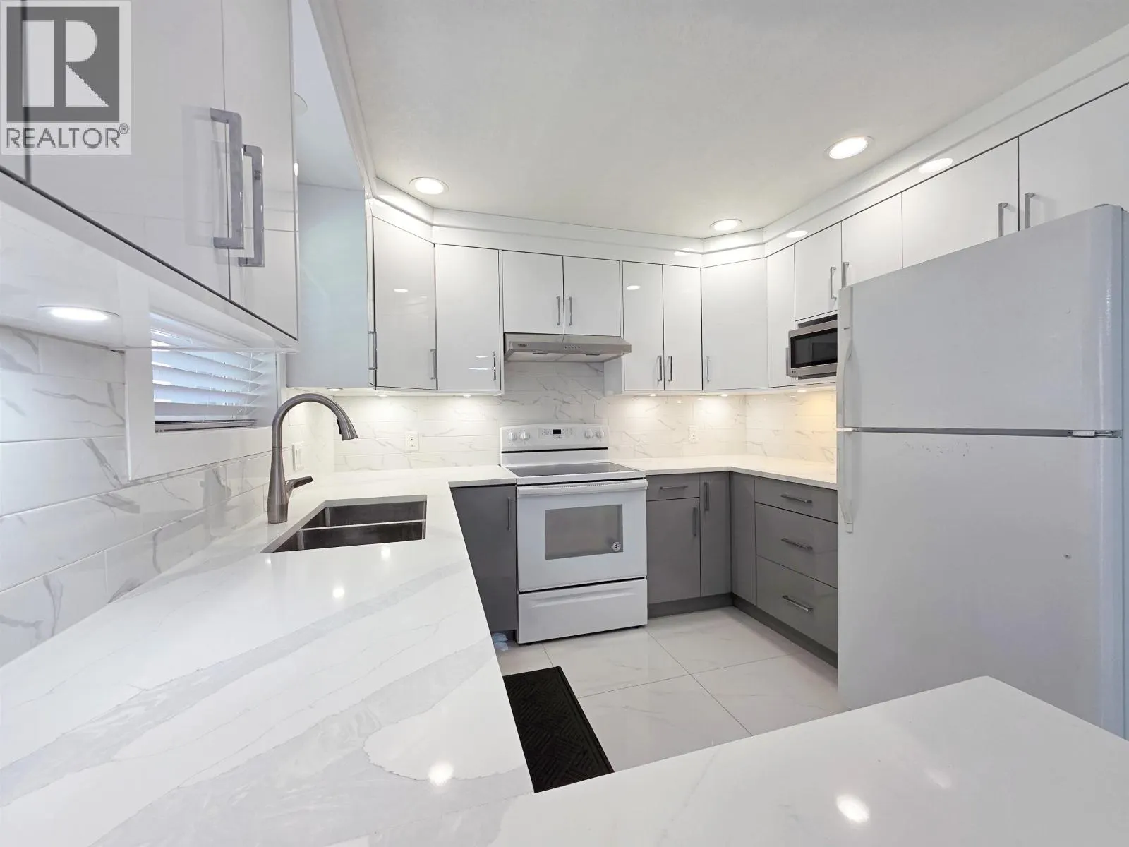 947 LAUREL ROAD